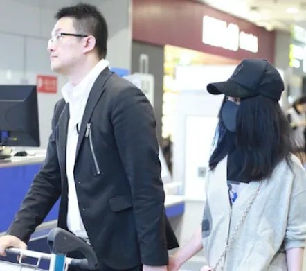 姚笛与老公现身街头，手牵手甜蜜出行感情稳定，两人的感情出现了什么危机？