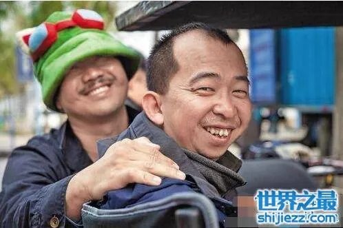 导演巨兴茂的老婆照片曝光，好漂亮(颜值差距太大) 