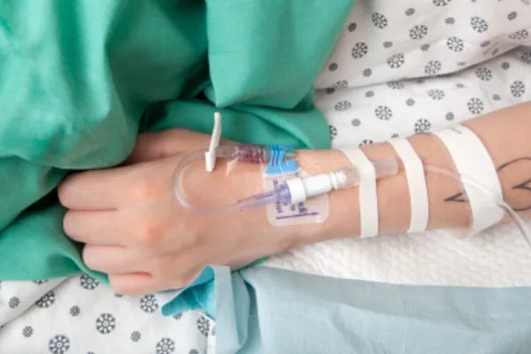 武汉12岁女童患感冒接受输液后不幸身亡,是谁的责任?