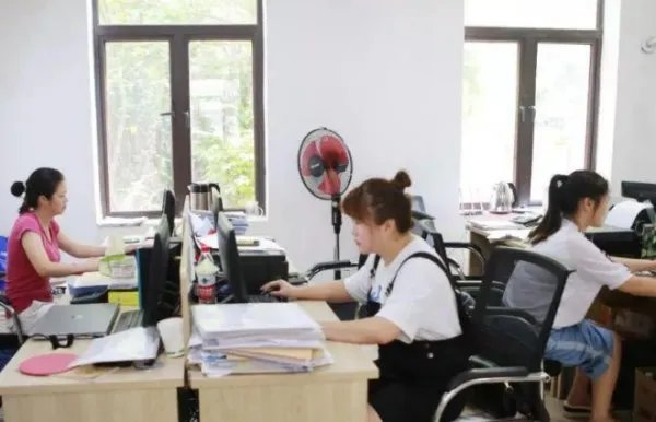 工行要求异性员工避免单独约饭引发热议，异性同事单独约饭有什么不妥之处？