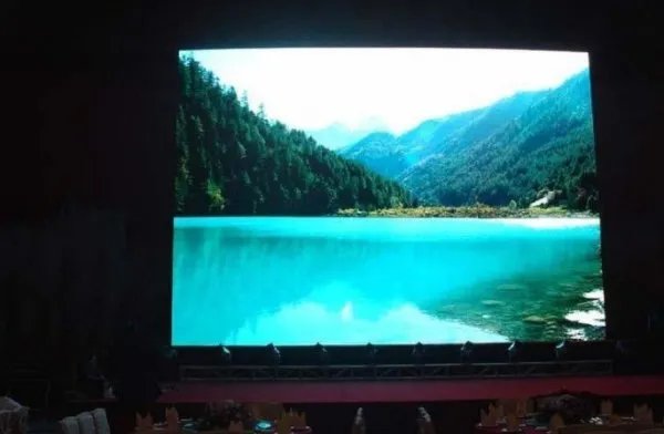 p4室内户外led显示屏一般是多少钱一平方