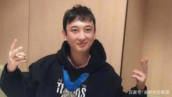 王思聪卑微求爱被拒，颜面扫地成笑话，回应承认恼羞成怒才爆料，你怎么看？