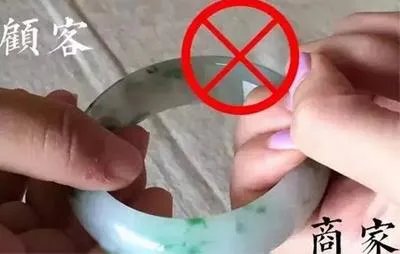 女子摔碎30万翡翠手镯吓晕 如何正确试戴翡翠手镯