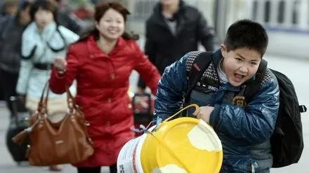 春运取消物流停运系谣言，造谣的人应该被严惩吗？