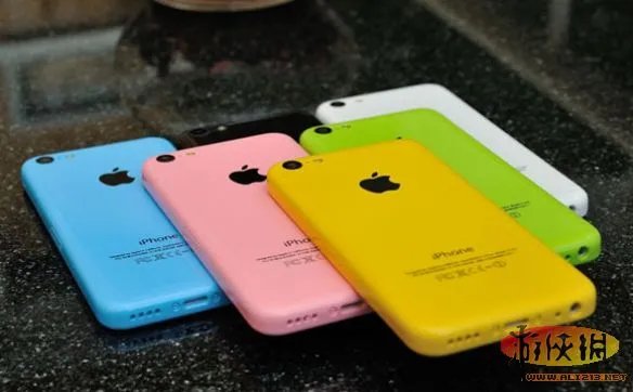 iPhone 5C第六色已正式现身 新全家福谍照公布