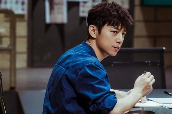 何炅回应收礼事件,当时调侃本意是为了引导大家不要浪费,你会相信他吗?