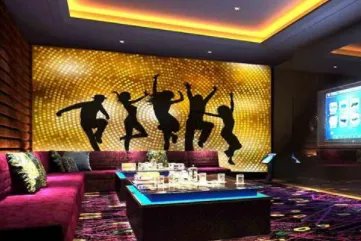 郑州一醉酒男子走错KTV包房成气氛组,为何有的人醉酒后像是换了一个人?