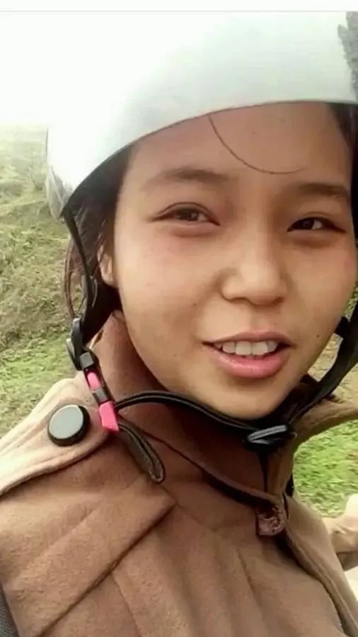 这位20岁工地女孩自拍，震惊了所有男人！！