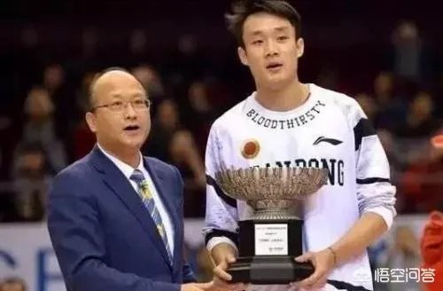 丁彦雨航蝉联CBA常规赛MVP！怎么评价小丁这赛季的表现？