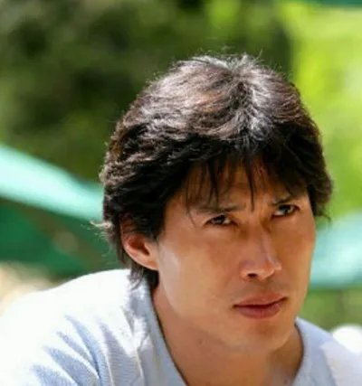 郑斗洪running man亮相 展开百人撕牌大战