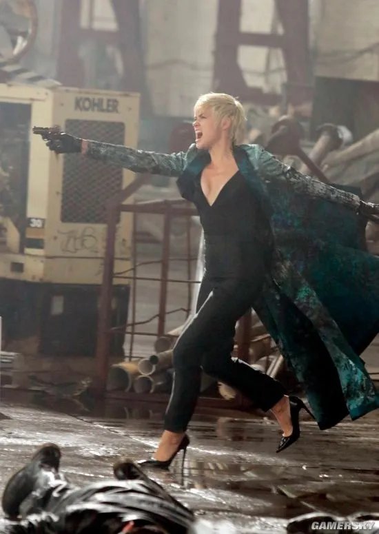 《哥谭》第五季剧照：企鹅人芭芭拉火并 少爷玩潜行