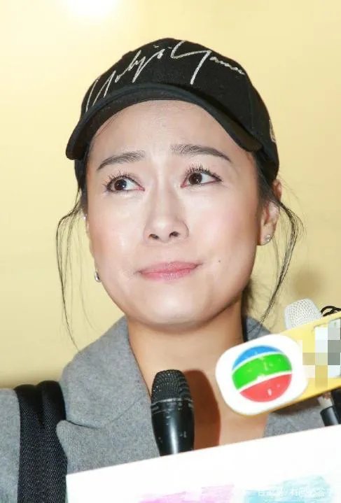 出轨许志安风波后，黄心颖返港落泪！后来怎样？