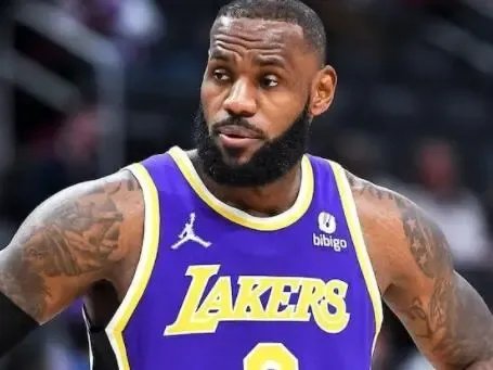 詹姆斯新冠检测呈阳性,目前他的情况如何?