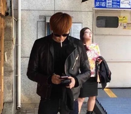 李钟硕抽烟照片曝光 揭秘李钟硕抽烟被李宝英下达禁烟令事件