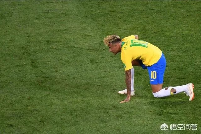 6月22日，巴西对哥斯达黎加的比赛中，你认为内马尔禁区内摔倒，应该判罚点球吗？