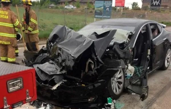 特斯拉有发生追尾事故是什么原因？