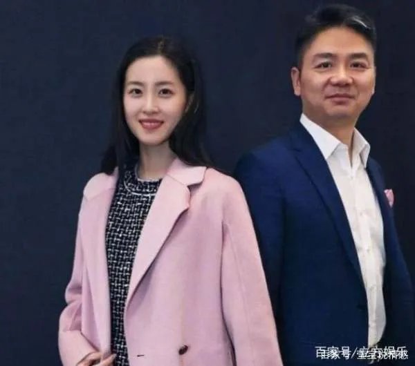 章泽天豪宅新女主晒性感写真博眼球，脸太奇怪被调侃女版刘梓晨，为什么？