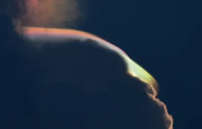 杭州西湖上空惊现七彩祥云 需要至少满足3个条件