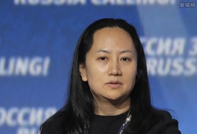 孟晚舟脚上戴的是什么 孟晚舟出庭面带微笑很坚强