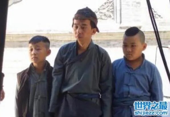 导演巨兴茂的老婆照片曝光，好漂亮(颜值差距太大) 