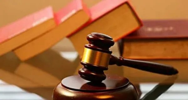 男子捡到戒指找人鉴定误判价值后随手扔掉,其行为如何定性?