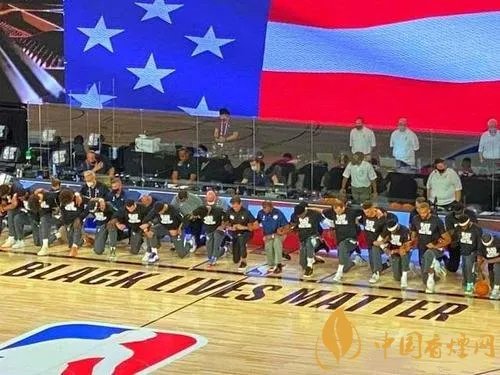 NBA球员集体下跪抗议 种族之间矛盾怎么才能化解