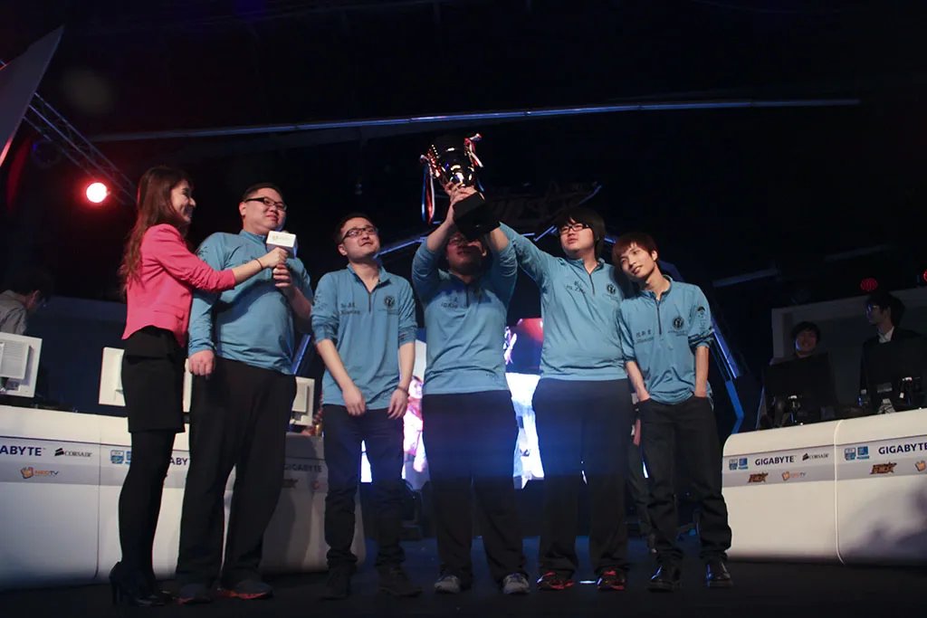 SWL英雄联盟第二季总决赛 IG夺冠图展