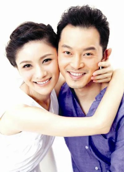 沙溢晒与妻子合影秀恩爱 一起参加节目大吃烤串