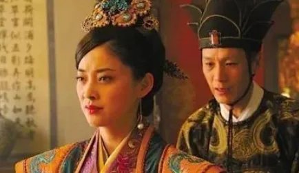 张居正和李太后之间有不正当关系吗 要是真的早就被诛九族了