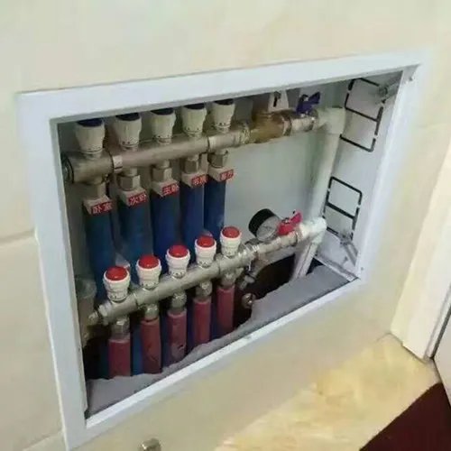 地暖分水器怎么接管子