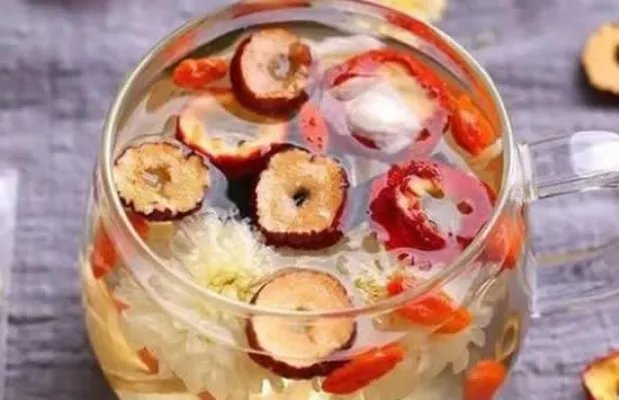 保温杯泡红枣10多天拧开爆炸 事情真相来了原来这些东西都不能久泡