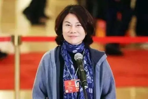 格力申请董明珠秘书孟羽童商标,你如何看待这件事?