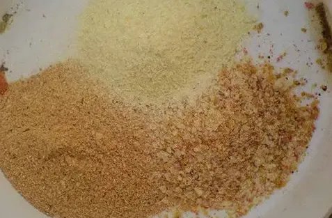 秋天钓鲫鱼饵料配方