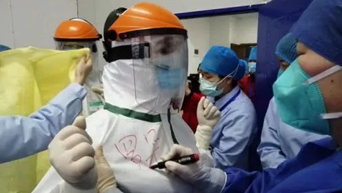 援鄂护士身份造假，人设崩塌的她，究竟怎么了？