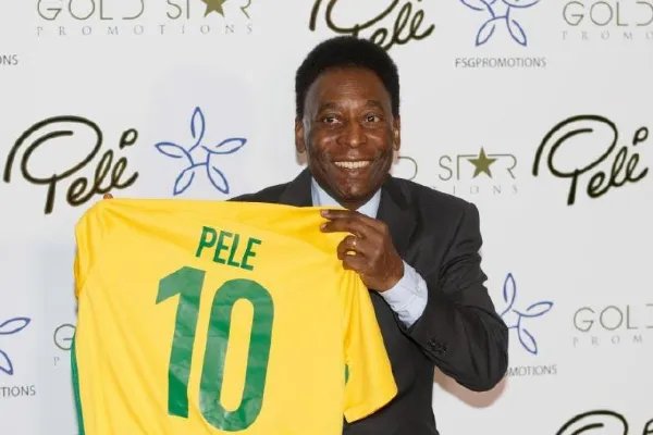 巴西足球史上十大前锋,卡卡与内马尔谁的成就和地位更高？