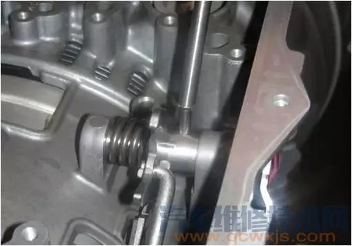 自动变速箱阀体总成拆卸与安装（教程图解）