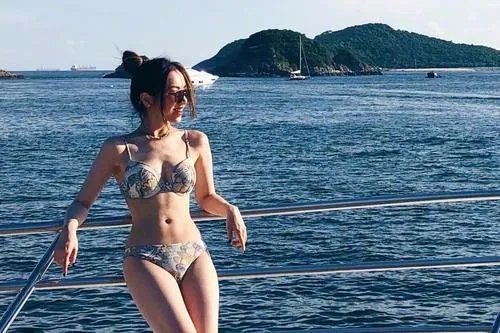 邓紫棋为什么金鱼嘴