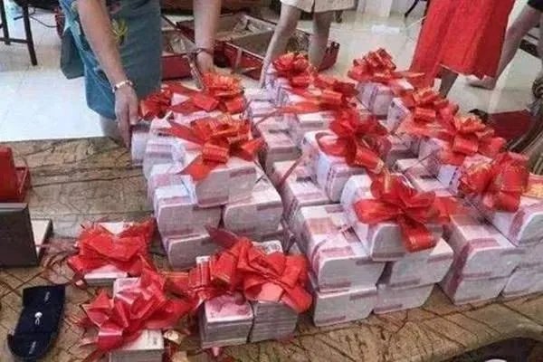 小伙因30万彩礼和150万的房提分手被打，再打回去应该吗？