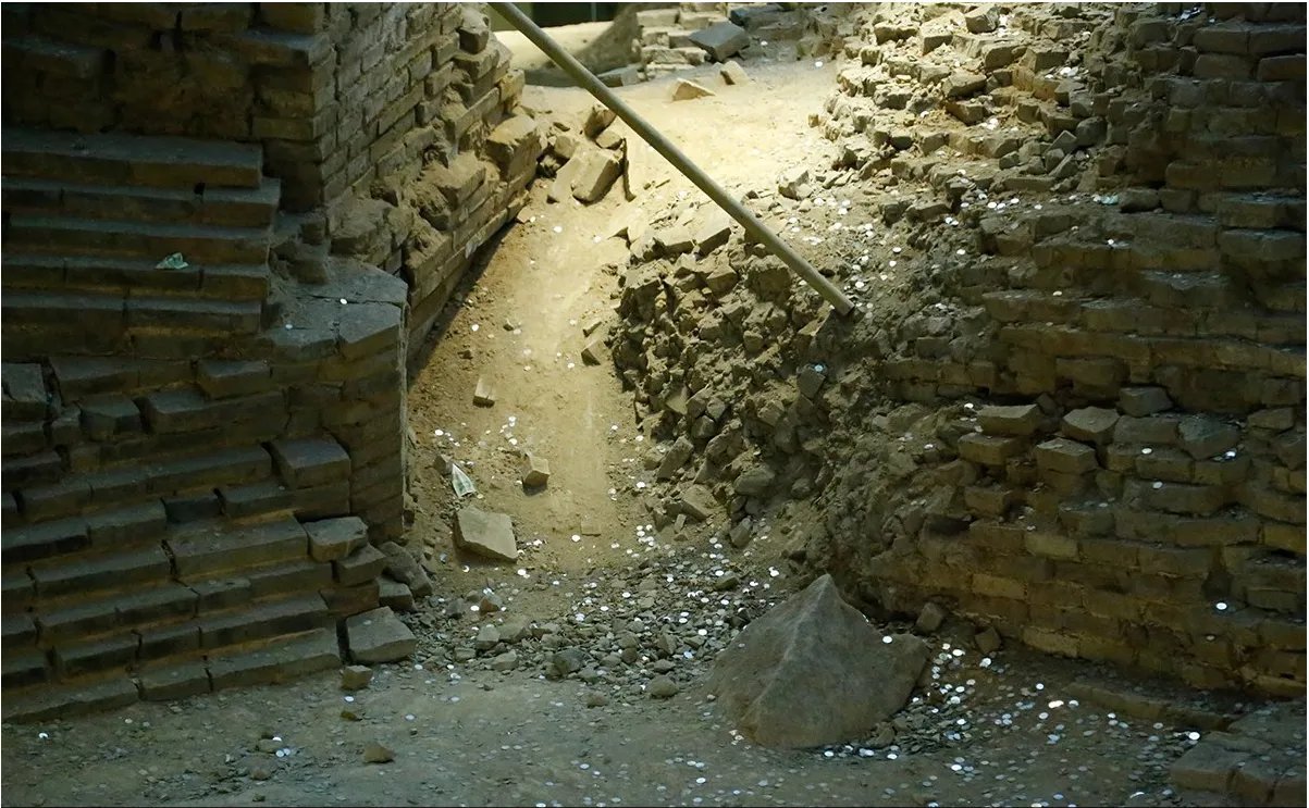 雷峰塔遗址被扔成钱山?