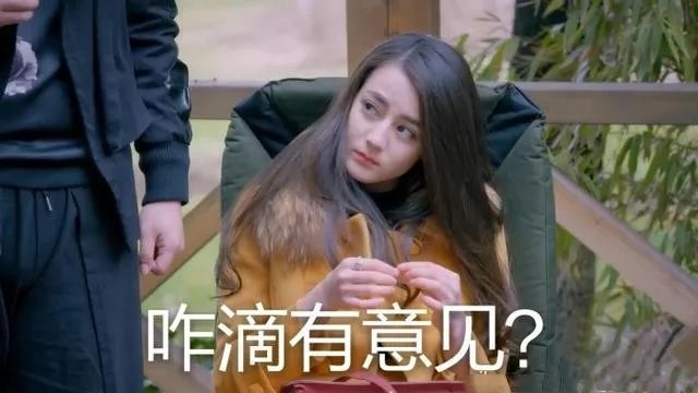 高铁扒门女教师究竟错在哪了？