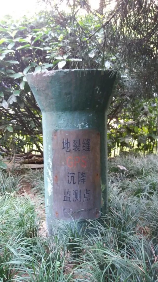 湖南大学标志性塑像被涂成大花脸，你怎么看？