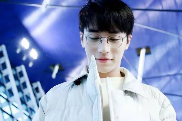 许魏洲微博跟许魏洲zz微博有什么差别