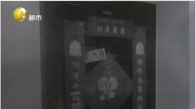 如何看待沈阳一小区住户遭冥币贴门、牙签堵锁眼,只因没交物业费?