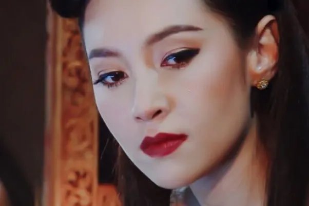 泰国十大人气女明星排行榜：李海娜上榜，第三乃“人间芭比”