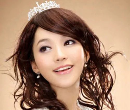 甜美可爱新娘发型图片欣赏 2017流行的新娘发型搭配推荐