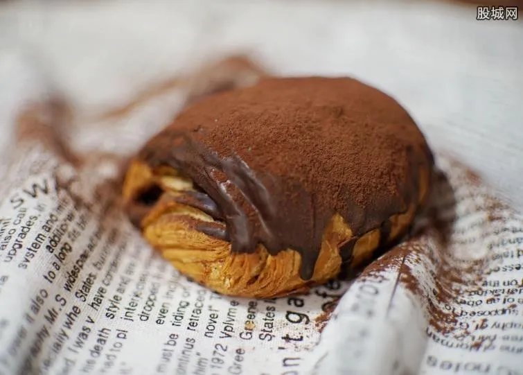 黄牛倒卖网红食品 揭秘黄牛赚钱的生意经