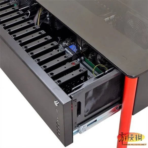 主机藏在抽屉里 真正的“桌面级”PC机箱诞生！