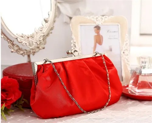 新娘包必须是红色吗   新娘包里放什么东西