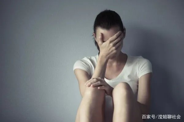 七年贷款做美容欠五十多万,女子月薪三千这辈子都还不完了,你怎么看?