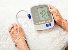 谁更“通透”？5款月抛型隐形眼镜对比评测